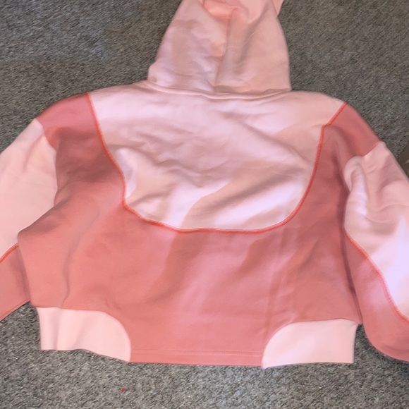 NIKE CROPPED FLEECE HOODIE IN Atmosphere/Light pink- size M BRAND NEW NEVER WORN - Picture 3 of 6